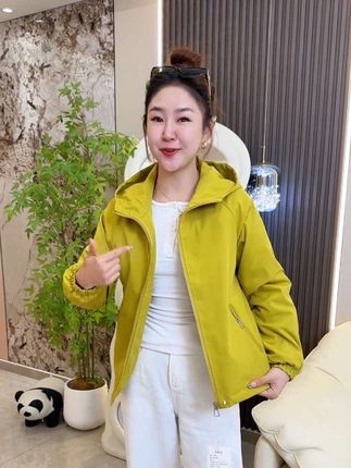 春秋百搭上衣加棉加厚休闲连帽女士时尚宽松长袖韩版短款短外套女#爆款热卖中谁穿谁好看 #好看的衣服都在这里 #爆款推荐 #日常分享 #面料柔软舒适