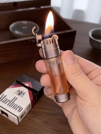 特别有个性的透明油仓打火机,磨砂质感的油仓,特别上档次!#煤油打火机 #个性打火机 #透明油仓打火机 #复古打火机 #男人喜欢的东西