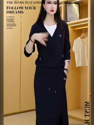 #创作灵感 开叉半身裙两件套减龄假两件休闲运动套装2025年秋季时尚韩版宽松#气质穿搭 #优雅气质 #高端大气 #谁穿谁好看′