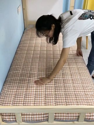 孩子要开学了,宿舍床板太硬了,我就给他入手了这个床垫,天冷还能保暖#床上用品 #宿舍床垫