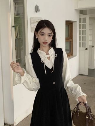 法式复古假两件套系带连衣裙女秋季收显瘦灯芯绒#牛仔裙半身女 #今日穿搭 #穿搭ootd #爱了爱了 #日常生活