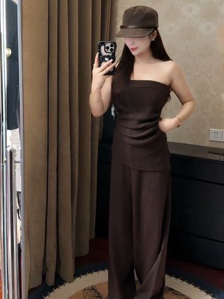 早知道卖衣服还要天天写文案,当初就应该好好读书,起码不会像现在只会说显瘦好看,质量好还便宜