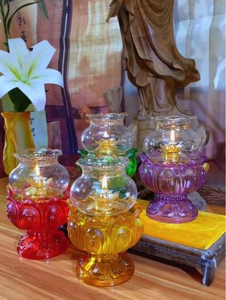 奶奶说:人如灯,芯要正。这盏灯,照亮了所有回家的路#传统文化 #供灯祈福 #佛渡有缘人