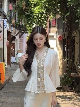 2025新款仙气修身闪亮新中式国风重工珠管绣掐褶上衣#高级感穿搭 #气质这一块拿捏死死的 #面料柔软舒适 #谁穿谁好看 #品质女装