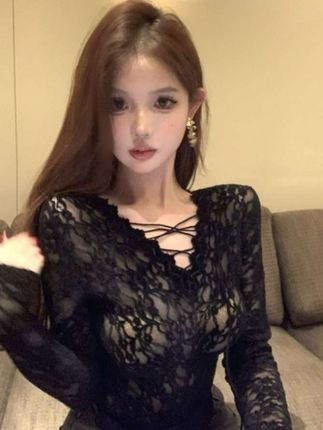 黑色绑带v领蕾丝衫女秋冬长袖内搭打底衫绝美性感紧身短款上衣潮#气质范 #优雅气质