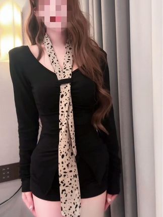 好显瘦的上衣 闺蜜们( ̄∇ ̄)#辣妹穿搭