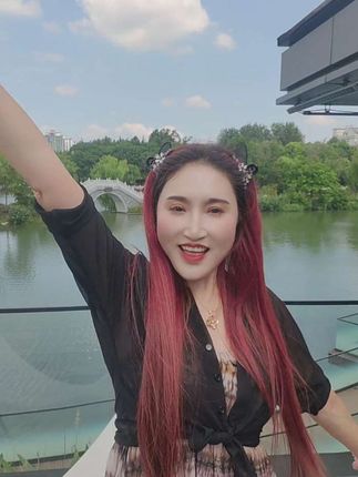 我的笑容是最好的化妆品,它让我更加美丽,也让我更加自信