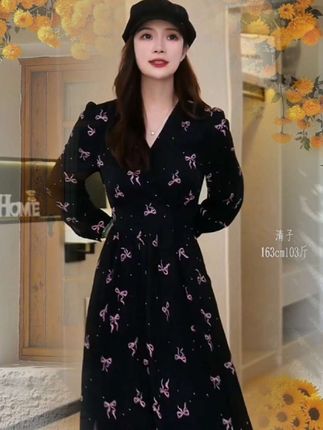 #出游穿搭 #春秋新款 #气质仙女裙穿搭 #碎花连衣裙 #复古风穿搭