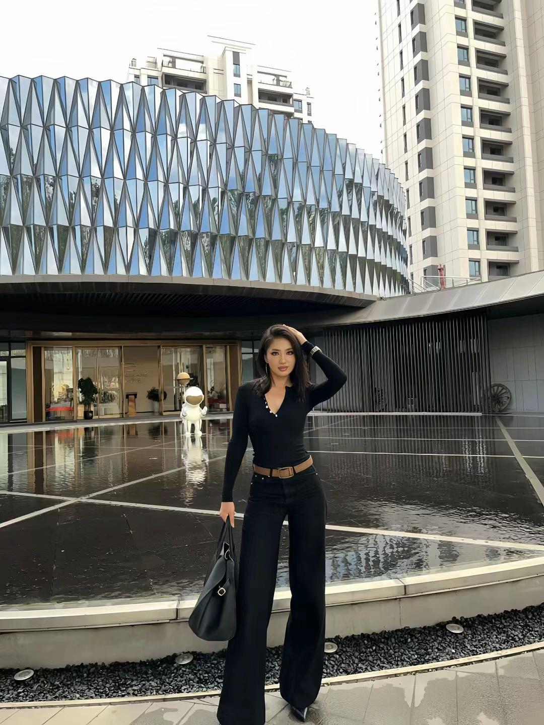 #今日穿搭 #黑色系穿搭 @DOU+小助手 @DOU+上热门