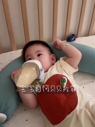 share|舒适宝安抚枕开箱~给宝宝新入手的阿贝贝太喜欢了,还是个哄娃神器哦~#舒适宝安抚枕 #蒙氏 #睡眠枕 #睡眠神器