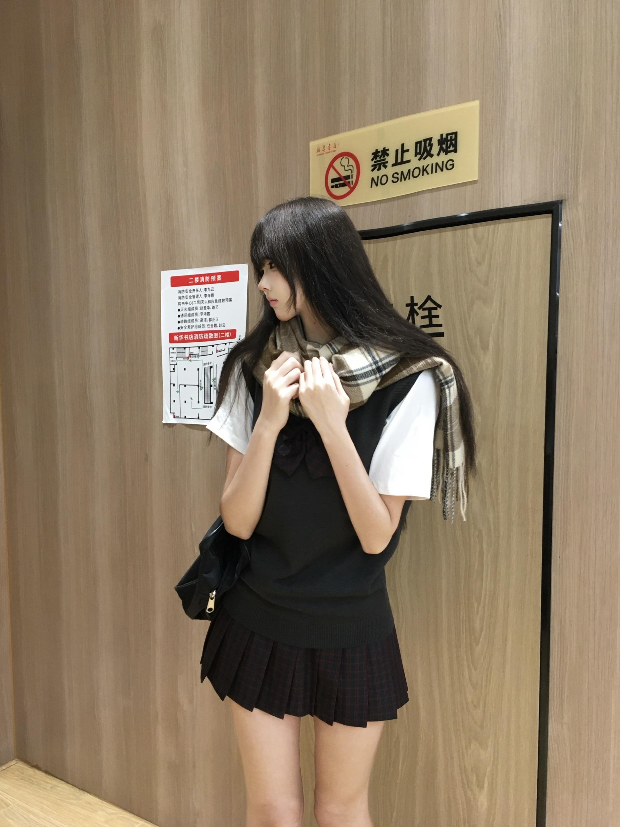 本来想借个火的 但是低头看见你弯弯的睫毛和圆嘟嘟的脸 算了 借个以后吧#十一封信jk #星月豚骨拉面屋TUNGU