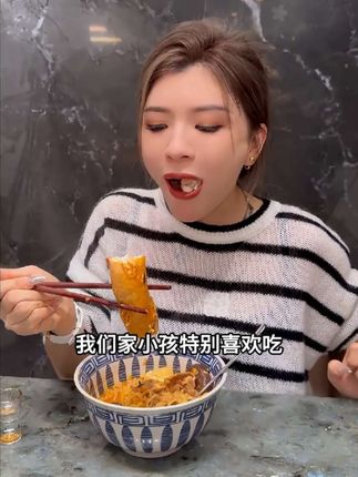 嘉之派爆汁脆脆海鲜虾肠,含90%以上虾肉含量,咬上一口满满的虾肉感,配料表干净,孕妈小孩可以放心吃#虾肠 #烤肠 #抖音美食推荐官 #妈呀太香了 #嘉之派