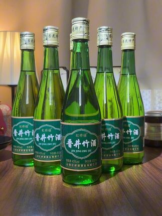 #好酒推荐 山西特产清香竹叶酒!整箱45度口粮酒!独特的竹叶,制作工艺,让每一滴酒都蕴含着自然的清香。 酒厂直销,品质有保障。每瓶450mL,整箱6瓶,足够分享与朋友,共享美好时光。丰富口感,浓郁香醇,每一口都能品味到山西特产的独特魅力。快来试试吧,让你的口腔感受到一场酒的盛宴!#超便宜超划算#好喝不贵#竹叶青酒 #口粮酒