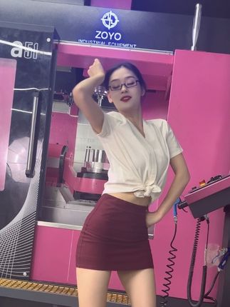 铸友粉色机床社会摇~#苏州#铸友五轴 #机床设备 #铸友姐妹花 #cnc