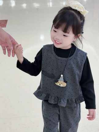 怎么怎么会不幸福呢 就是这个小人 填满了我的生活缝隙 让我杂乱的心再童真一次 幸福也变得这么简单#高品质童装 #萌娃穿搭 #生女儿就是用来打扮的 #生女儿就要这样穿