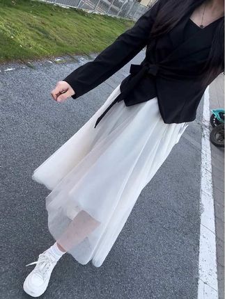 突然发现自己老了 不再喜欢热闹 能宅在家里就不出门 能一个人就不扎堆 习惯了孤独 也享受了安静#穿搭 #显瘦穿搭