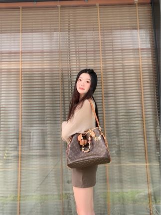 世界盛大且灿烂#lv #lv购物袋 #neverfull经典 #今日分享