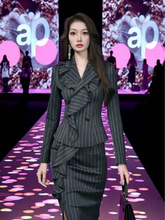 灰色条纹高级感设计款套装 #时尚穿搭 #女装 #穿出高级感