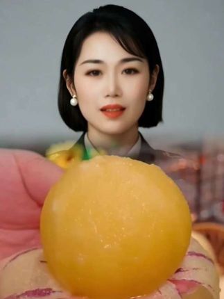 快快,我妈说女生一定要吃人参果,少去美容院,他真的一口爆汁#人参果 #新鲜应季水果 #口感特别好