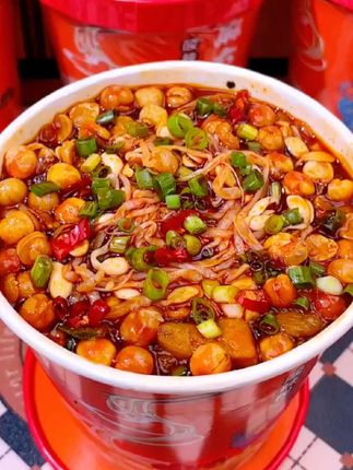 麻六记酸辣粉真好吃,湿糯糯粉!Q弹弹,酸酸辣辣口感!谁能拒绝呀~#嗦粉 #超好吃 #速食美食