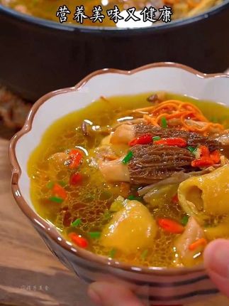 一定要给家里人安排这菌菇汤,可以煲鸡汤,排骨汤,鸽子汤,猪肚汤.做法简单,汤鲜味美,营养又好喝~#为你煲汤 #煲汤 #菌菇汤包 #煲汤爱好者