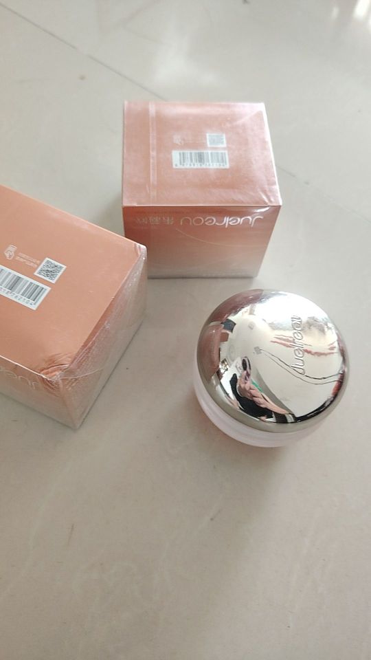 用了这,我的肤质:变白啦 提亮效果:真的是好 防晒指数:好 持妆情况:而且不掉装#我在抖音买买买