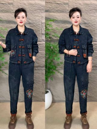 秋季新款时尚复古盘扣刺绣牛仔套,时尚休闲减龄显瘦两件套#时尚洋气 #穿出自己的风格