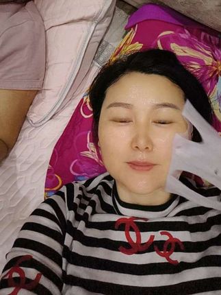 和亲家母一起贴面膜,时光静好,岁月温柔。💕 原来,变美也是一种陪伴。#变美就是这么简单 #女人爱美不分年龄