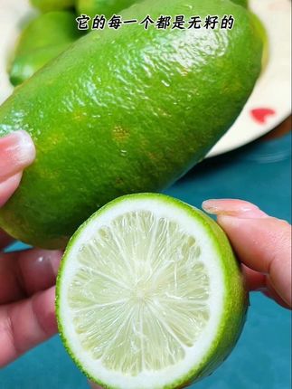 不愧是海南的#香水柠檬 口感真的好,柠檬清香很浓平时自己在家喝水的时候,你放上几片再上冰粒,特别的清爽,一口下去满满的VC,趁划算爱喝柠檬水的宝子赶紧去冲!#自制饮品 #夏日特饮 #夏天的味道