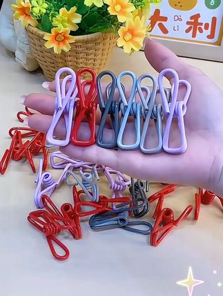家里怎么能少的了这个方便又好用的小夹子呢,无痕夹扣,能夹衣服袜子等,用剩的调料也能夹,一物多用,家庭必备#好物推荐🔥 #无痕夹子晾衣架 #多功能夹子 #实用好物 #居家好物