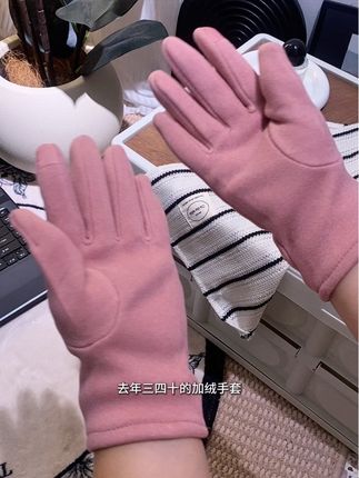 冬天经常骑车出门的姐妹再也不用怕冻小手了,还是可触屏的,趁现在价格合适还不赶紧冲!#手套 #男女同款 #可触屏手套 #骑行手套