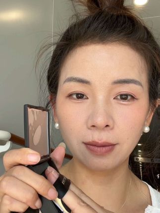 化妆两小时,花妆十分钟,油皮的姐妹一定入手这款自带粉扑的吸油纸,有了它出油再多也不用担心妆容弄花了#吸油纸 #面部吸油纸
