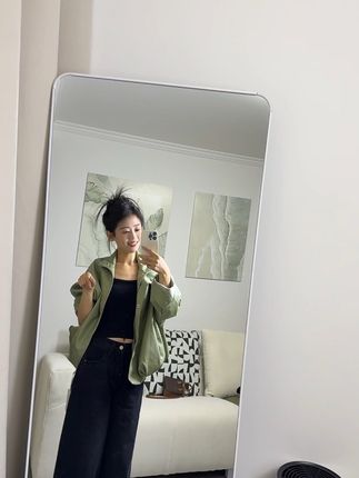 #今日穿搭 #高级感穿搭 #韩搭 #温柔风穿搭 #我的穿搭日记 超显白绿色皮衣,有温度有风度!八点半来直播间姐妹们!