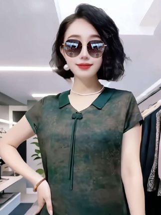 想要穿出优雅气质,试试这条新中式流苏裙,它宽松舒适又百搭,还特别显瘦遮肉,而且还能很好的修饰身形,让你看起来更高挑更苗条。喜欢就别再犹豫了,赶紧下单购买吧!##连衣裙 #时尚妈妈装 #洋气减龄