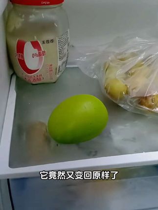 好朋友送了我一个神奇的#芒果捏捏乐 于是我不停的捏,坐着捏站着捏,然后它就成熟了🥭#变色芒果 #解压神器