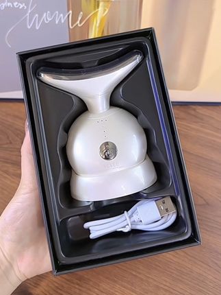 这个电动导入仪真的太爱了,圆弧形按摩头,配合眼霜精华面霜去用,贴肤均匀受力,紧致提拉,三个档位三种模式护肤品都更好吸收了#美容仪#在家护肤 #家用美容导入仪推荐#精致女人必备