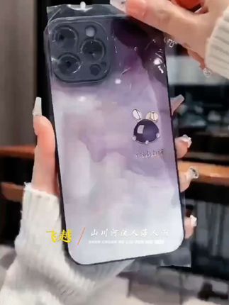 这款玻璃彩绘镜面手机壳颜值真的绝了,高级有质感,上手效果舒适,镜头全包可以防止镜头刮花,真的是简约不简单呀,个位数带回家呀留下你的手机型号#防摔手机壳推荐#夏日小清新手机壳推荐#数码科技