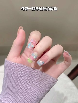 宝子们,一定要试试这款霜糖油画拍拍胶! 简单扫几下,色彩就像在指尖跳起了舞,融合成超美的油画图案。 9 种颜色随心搭配,操作超 easy , 新手也能做出大师级美甲~ #美甲 #美甲教程 #好物分享🔥 #美甲分享 #好物推荐🔥