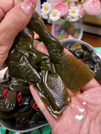 今天给大家推荐一款下饭菜,就是这个乡妹子酸辣海带结🔥🔥,🌶酸辣脆爽很入味,一点都不腥,平时当小零食或者下饭菜,🤤🌶酸酸辣辣的,越吃越过瘾,根本停不下来😜🔥🎈!喜欢的家人们可以点击下方链接下单!😊👏🎉#美食 #零食推荐 #吃货 #解馋 #好好吃饭大赛 @DOU+小助手 @抖音小助手 @DOU+上热门 @抖加🔥上热门🔥dou+🔥热点宝