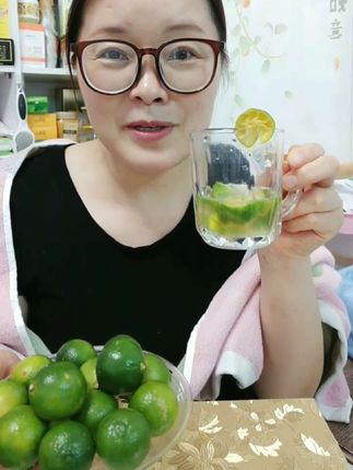 这个小金桔切成片儿,泡水也好喝,做点冷饮,做美食都能用得上