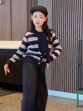 女孩子的穿衣风格应该是可爱的,休闲的,潮酷的……各种风格都要尝试,趁着还小,尽情打扮#高品质童装 #春秋新款 #女童套装 #潮童穿搭 #中大童女孩衣服推荐
