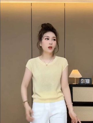 #冰丝针织上衣 @DOU+小助手 #显瘦穿搭