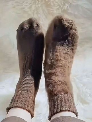 冬天来了,脚怕冷的赶紧备上这个羊绒袜,它是加绒加厚的,非常保暖,脚暖和全身都不冷了,有了它舒舒服服过个暖冬#便宜又好穿 #上脚舒适