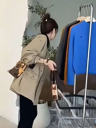 时尚穿搭女2025秋季新款设计感百搭宽松翻领长袖外套遮肉显瘦上衣#秋季新款外套#洋气减龄穿搭#@抖加🔥上热门🔥dou+🔥热点宝