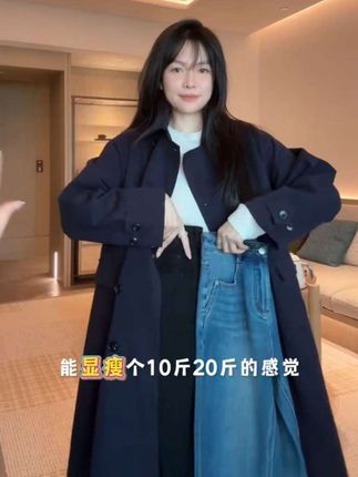 深色大衣搭配牛仔裤,显瘦又时髦,轻松穿出高级感!🧥👖 #女装时尚穿搭 #时尚穿搭灵感