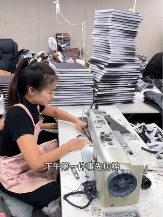 这段时间一直赶货,累并快乐着,人生嘛无常才是人生的常态,姐妹们我来啦#vlog日常 #正能量 #车间实拍