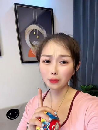 女儿出去玩都要带的彩色小皮球,单手可抓握。才几块钱一个。#母婴好物 #哄娃神器 #宝宝好物推荐 #小皮球