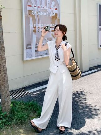 #轻松get夏日淡人穿搭#摆脱路人感的小个子女生穿搭 #夏日轻氧感穿搭给视觉降降温#夏季穿搭 #穿搭 #气质穿搭 通勤风丝巾衬衫阔腿裤两件套