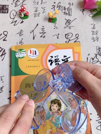 不仅可以轻松的把书本固定在哪一页,还有一个12度的倾斜,就像简易书夹一样#文具安利 #宝盖头书夹#学习用品#是小轩宝吖
