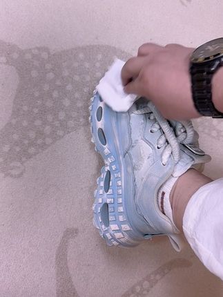 没事就察察我的新鞋子😄